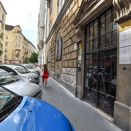 Girly Retro Flat On Romantic Boho Buda * Budapest