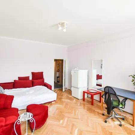 Girly Retro Flat On Romantic Boho Buda Apartment